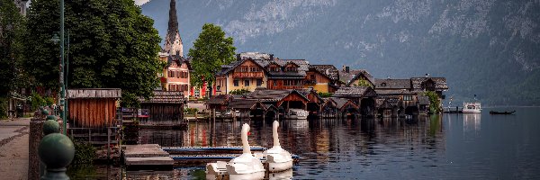 Domy, Miasteczko, Łódki, Jezioro Hallstattersee, Hallstatt, Góry, Alpy, Austria