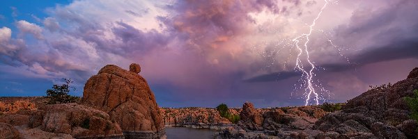 Jezioro Watson Lake, Stan Arizona, Skały Pioruny, Brzeg, Prescott, Chmury, Piorun, Stany Zjednoczone