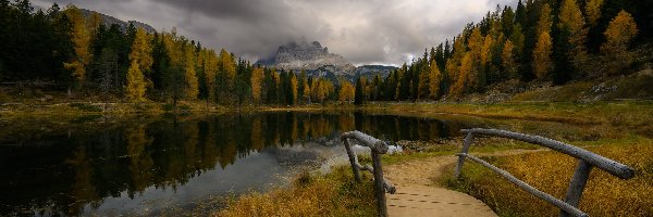 Mostek, Góry, Trawa, Las, Włochy, Drzewa, Antorno Lake, Jesień, Jezioro, Dolomity, Chmury