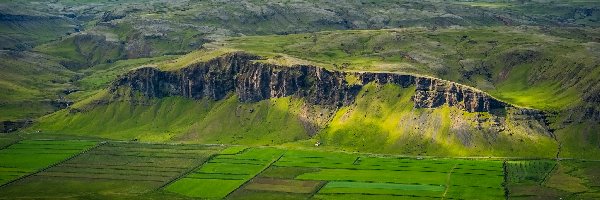 Pola, Islandia, Wzgórza, Góry