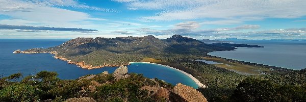 Park Narodowy Freycinet, Zatoka, Australia, Mount Graham, Skały, Drzewa, Góry, Morze, Wineglass Bay, Tasmania