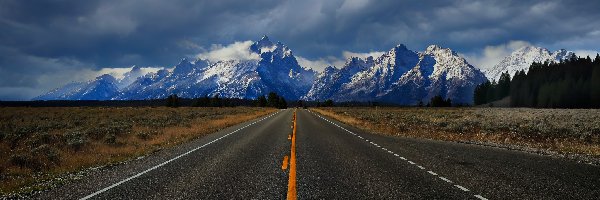 Chmury, Park Narodowy Grand Teton, Góry Teton Range, Wyoming, Stany Zjednoczone, Droga, Trawa