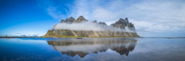 Góra Vestrahorn, Mgła, Morze, Islandia