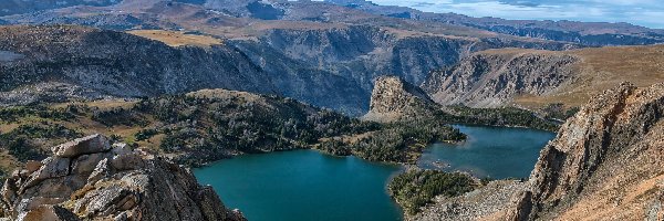 Twin Lakes, Winchester Mountain, Stany Zjednoczone, Stan Waszyngton, Jeziora, Drzewa, Śnieg, Góry Kaskadowe