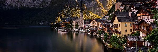 Jezioro Hallstattersee, Alpy Salzburskie, Hallstatt, Miasteczko, Austria, Drzewa, Kościół, Góry, Domy