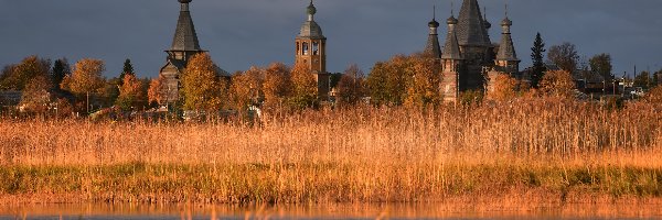 Drzewa, Nenoksa, Jesień, Obwód archangielski, Rosja, Domy, Cerkiew