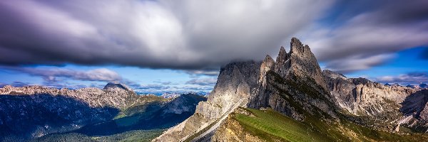 Dolomity, Seceda, Włochy, Chmury, Góry, Las, Drzewa, Szczyt