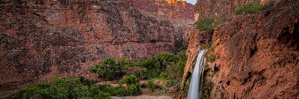Góry, Arizona, Niebo, Wodospad Havasupai, Park Narodowy Wielkiego Kanionu, Skały, Drzewa, Stany Zjednoczone