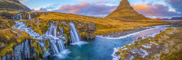 Góra Kirkjufell, Wodospad Kirkjufellsfoss, Rzeka, Islandia, Chmury