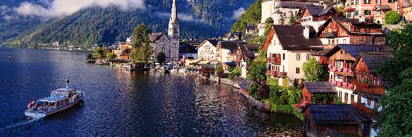 Drzewa, Hallstatt, Statek, Mgła, Kościół, Góry, Opadająca, Austria, Domy, Jezioro Hallstattersee