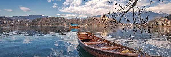 Góry, Bled Lake, Słowenia, Domy, Łódka, Alpy Julijskie, Drzewa, Jezioro