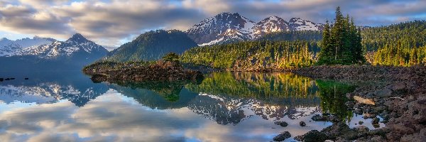 Świerki, Drzewa, Jezioro, Skały, Góry, Kanada, Kolumbia Brytyjska, Garibaldi Lake, Odbicie