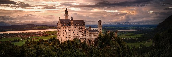 Niemcy, Drzewa, Chmury, Bawaria, Skały, Zamek Neuschwanstein