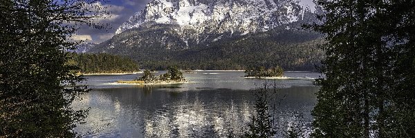 Niemcy, Drzewa, Jezioro, Góry, Ośnieżone, Wysepki, Eibsee Lake