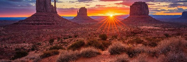 Skały, Dolina Skał, Monument Valley, Promienie słońca, Wyżyna Kolorado, Stany Zjednoczone