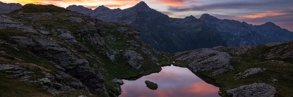 Jezioro, Chmury, Zachód słońca, Góry