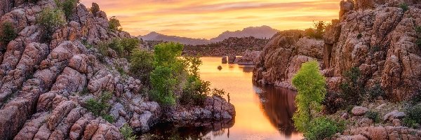 Watson Lake, Drzewa, Stany Zjednoczone, Arizona, Jezioro, Wschód słońca, Prescott, Skały