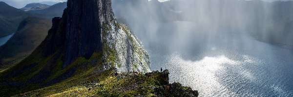 Chmury, Morze, Góra, Senja, Norwegia, Przebijające światło, Segla