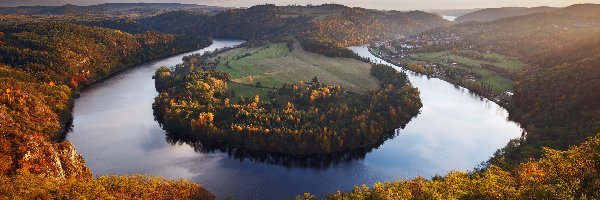 Zakole, Góry, Czechy, Drzewa, Rzeka Wełtawa, Skały, Las, Jesień