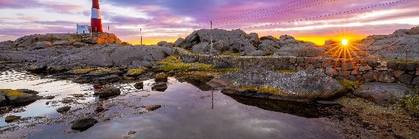 Norwegia, Skały, Promienie słońca, Wybrzeże, Latarnia morska Eigeroy, Gmina Egersund, Chmury