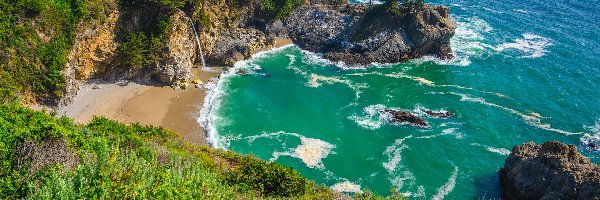 Plaża, Park Stanowy Julia Pfeiffer Burns, Skały, Morze, Stany Zjednoczone, Zatoka McWay Cove, McWay Falls, Kalifornia, Wodospad, Wybrzeże Big Sur, Drzewa