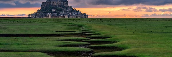 Chmury Zamek, Opactwo św. Michała Archanioła, Trawa, Mont Saint-Michel, Francja, Niebo, Woda