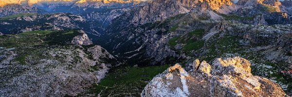 Dolina, Dolomity, Skały, Włochy, Góry, Wschód słońca