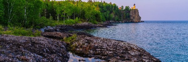 Skały, Stan Minnesota, Drzewa, Wybrzeże, Upper Lake, Latarnia morska, Split Rock, Stany Zjednoczone, Jezioro, Klif
