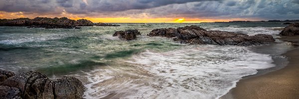 Plaża, Fale, Norwegia, Ogna, Skały, Zachód słońca, Chmury, Morze