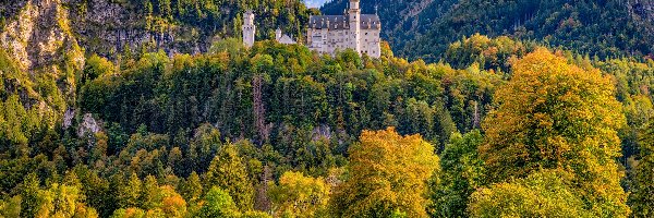 Niemcy, Góry, Skały, Jesień, Zamek Neuschwanstein, Bawaria, Drzewa