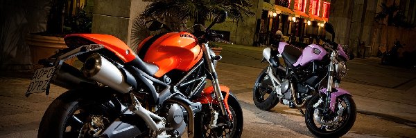 Miasto, Ducati Monster 1100