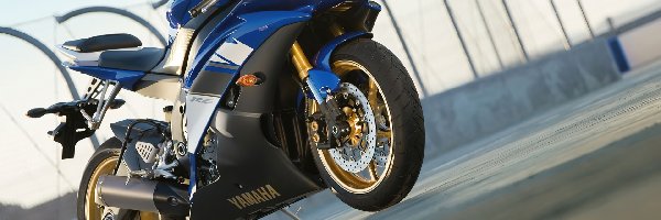 Ścigacz, Yamaha YZF R6