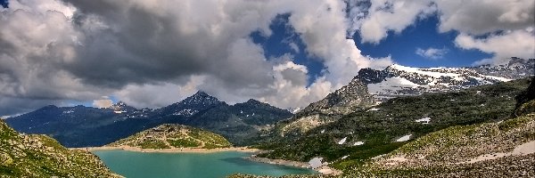 Góry, chmury, jezioro, kamienie, skały