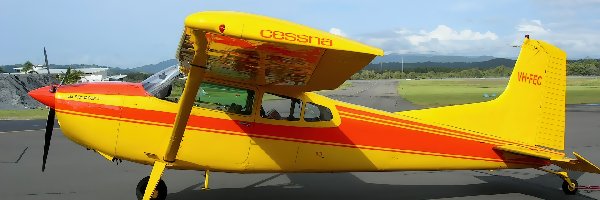 Lotnisko, Skywagon II, Cessna 185