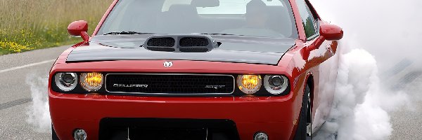 Gumę, Pali, Dodge Challenger