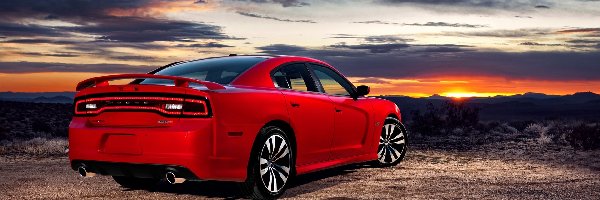 Dodge Charger SRT 8, Czerwony