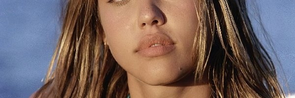 Jessica Alba, usta, duże