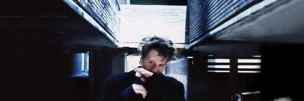 czarny strój, Gary Oldman