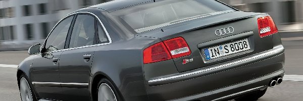 Audi S8