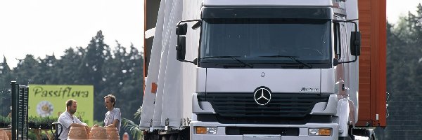 Ciągnik i Przyczepa, Ciągnik Mercedes
