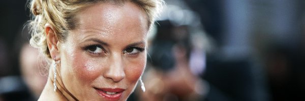 Fotoreporterzy, Maria Bello