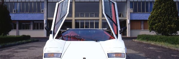 Countach, Lamborghini, Fabryka