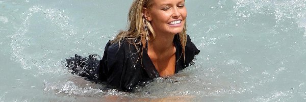 Woda, Blondynka, Lara Bingle