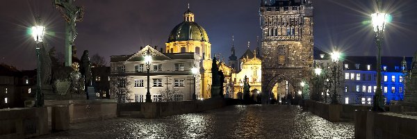 Nocą, Praga